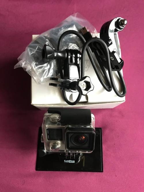 GOPRO HERO 4 SILVER*CASING*USB CABLE * BATTERY * CHARGER  GOOD  CONDITION
